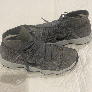 Nike sport tennis shoes